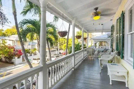 Curry House - Pool, King Bed & Balcony! Room 7 Key West
